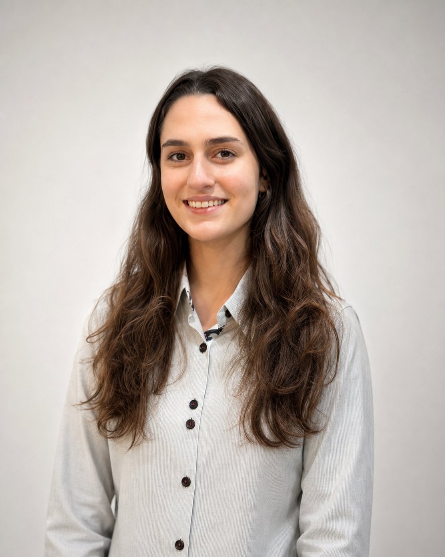Julia Leal, estagiária operacional